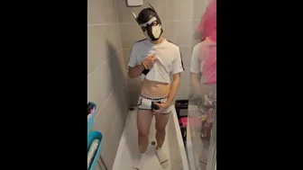 Chiot sous la douche